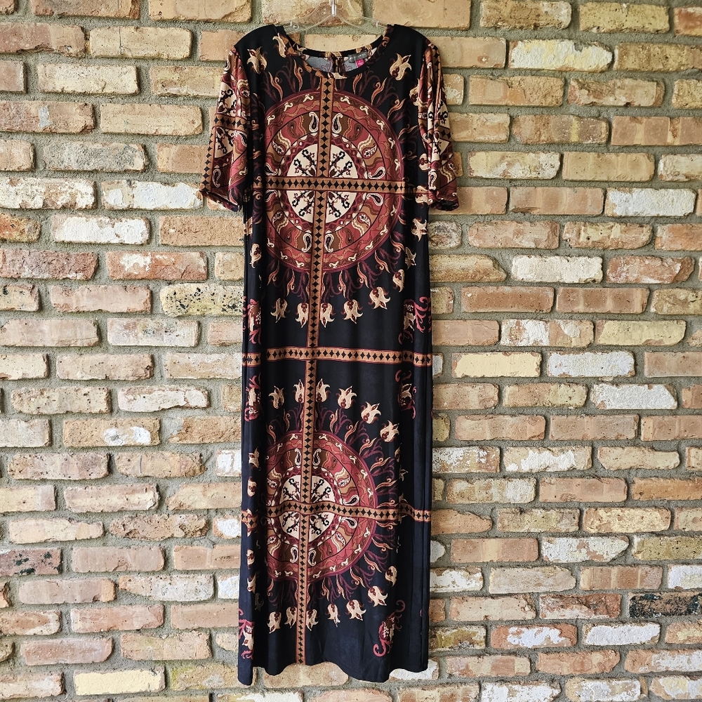 Short Sleeved Medalion Maxi Dress Rust And Black - Picture 9 of 12